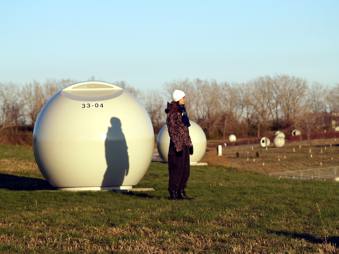 J’adore aller me promener au Parc Frédéric-Back. J’y vais souvent car ce n’est pas loin de chez moi et ça me donne l’impression d’être dans un film de science- fiction avec ces sphères qui recouvrent les puits de captage de biogaz.