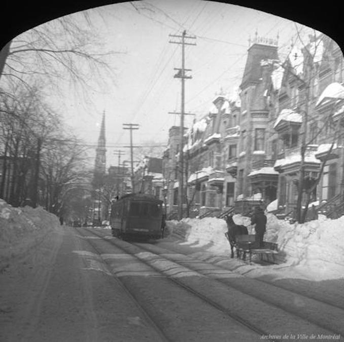 1914-Montreal Tramway on rue Saint-Denis
