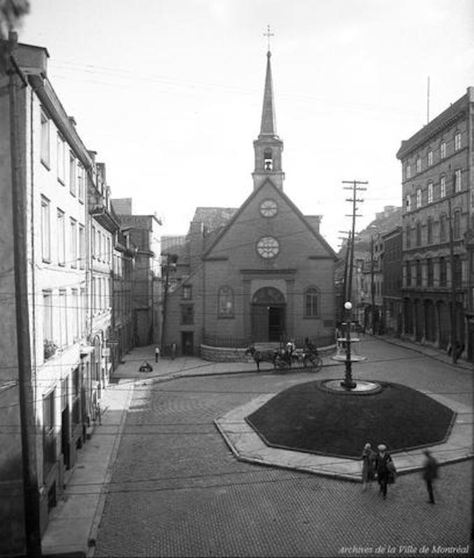 1927-Quebec-Notre Dame des Victoires Churchin the morning horse-drawn carriage and pedestrians