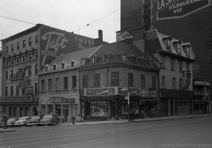 1953-Rue Notre-Dame angle Place Jacques-Cartier côté sud-ouest