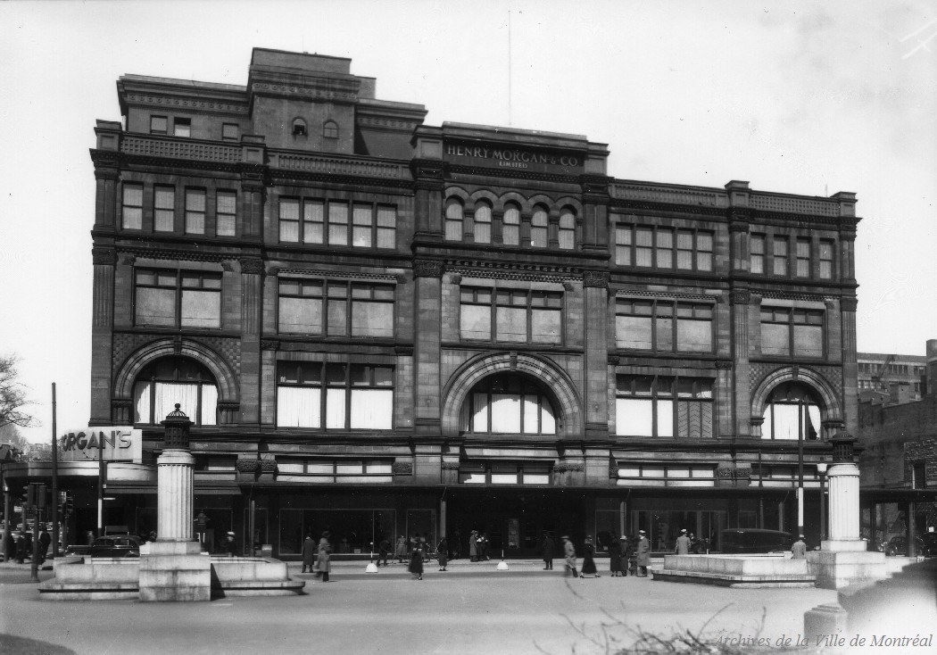 1936-Photographie du grand magasin Morgan's (aujourd'hui La Baie- 587 rue Sainte-Catherine Ouest, entre les rues Union et Aylmer).