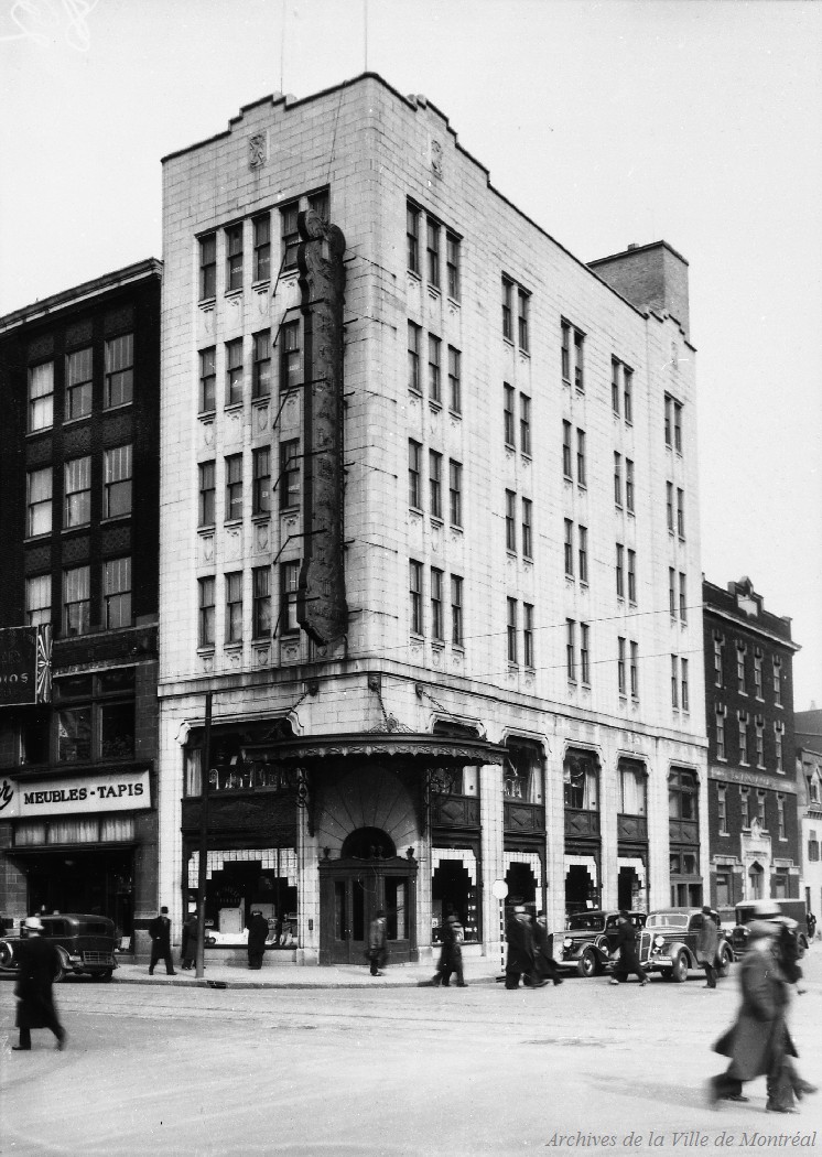 1936-Photographie du magasin Archambault Musique (500, rue Sainte-Catherine Est, à l'angle de la rue Berri).