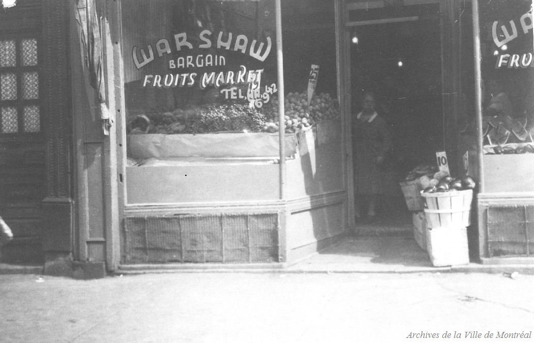 1944-Photographie du commerce Warshaw Bargain Fruits Market (3863, boulevard Saint-Laurent)