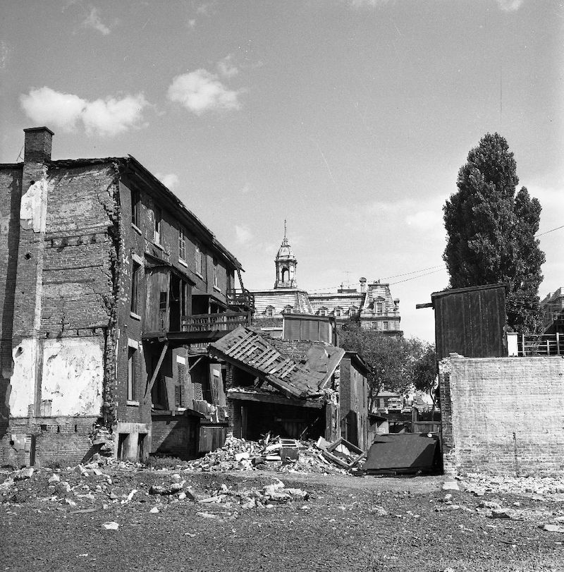 1965-Hôtel de ville vu des vieux quartiers : Louis-Philippe Meunier