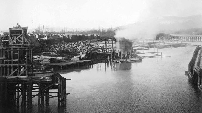 Old Photographs of the construction of the Lasalle Bridge