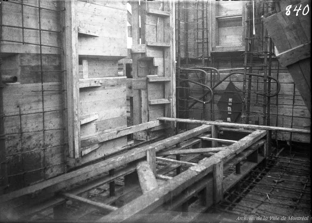 Old Photographs of the construction of the Lasalle Bridge