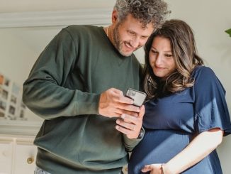 Couple looking at their cell phone together featured image