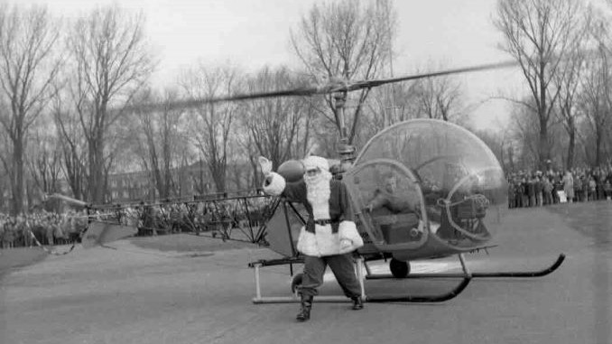 Old Photographs of Christmas in Montréal (1884 - 1975)