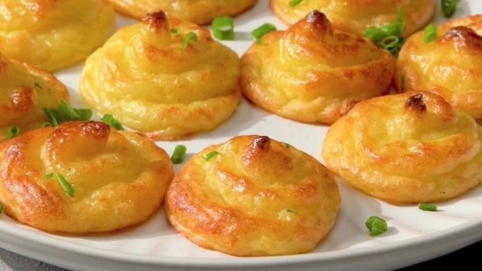 Recipe for Cheesy Garlic Duchess Potatoes